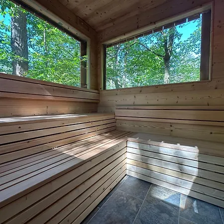 Sous Les Pins Lodge