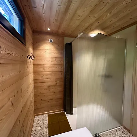 Sous Les Pins Lodge *