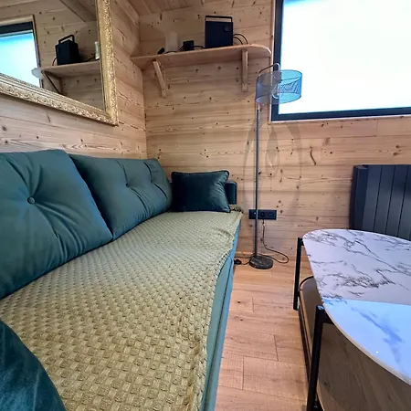 Sous Les Pins Lodge