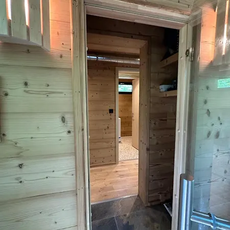 Sous Les Pins Lodge *