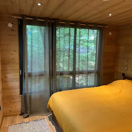 Sous Les Pins Lodge *