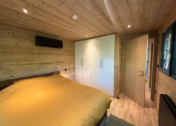 Sous Les Pins Lodge *