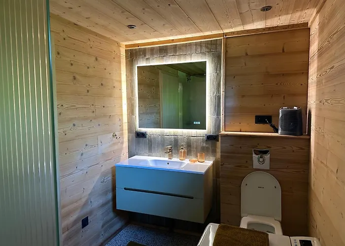 Sous Les Pins Lodge *