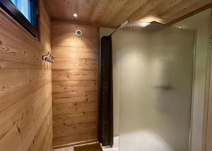 Sous Les Pins Lodge *